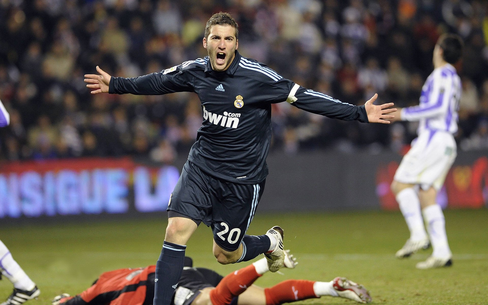 电竞赛场焦点！美国队对阵韩国队，激战正酣，豪门对决再度上演